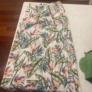 High waisted floral print maxi skirt with slit